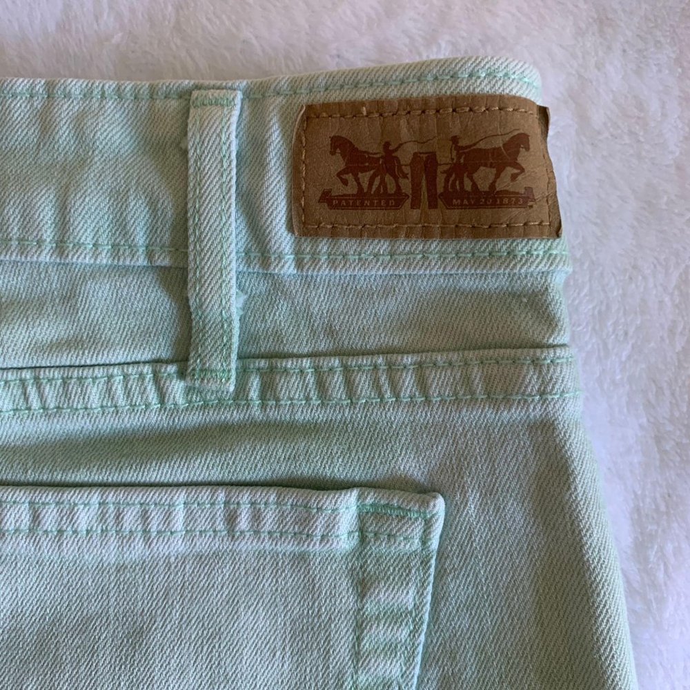 Levi’s Denim Shorts Size 8 Green Tie Dye 9″ Rise - Picture 3 of 4